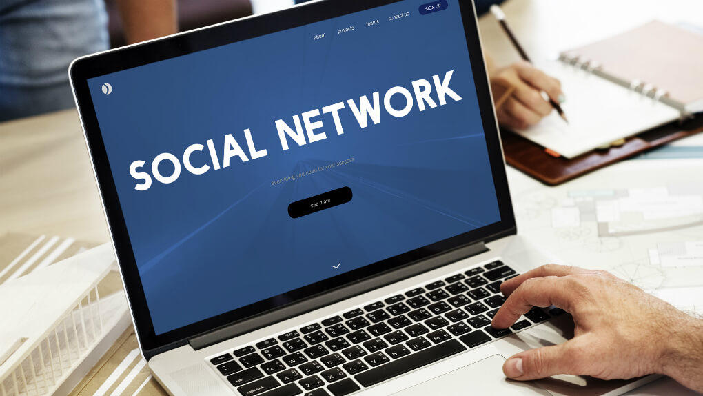 タイムラインを埋め込み！ホームページにSNSを表示させるメリット